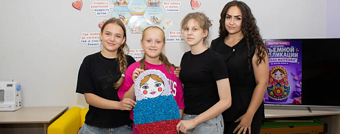  Триколор в детских руках: Александров Гай готовится ко Дню флага!