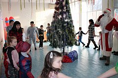 В РДК состоялось новогоднее представление для детей из семей мобилизованных