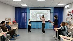 Теплая встреча в Александров Гае: в библиотеке прошёл конкурс «Супер-мамы, супер-дети»