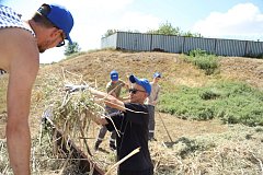 Молодые экоактивисты Александровогайского ЛПУ привели в порядок место отдыха на берегу реки