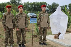 В Александров Гае открыли памятник погибшим героям спецоперации