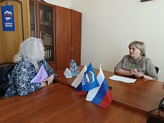 Депутат Галина Ткачёва оценила ход ремонта школы и детсада в Александров Гае