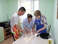 В Александрово-Гайском КЦСОН продолжает работать «Учебная кухня»