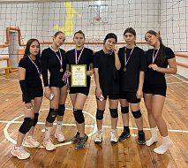 Волейболистки Александров Гая завоевывают золото межрайонного турнира