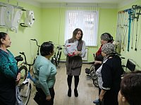 В Александрово-Гайском КЦСОН провели экскурсию для пожилых людей