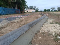 Комфортный путь домой: в Александров Гае строят  тротуары 
