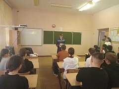 Школьников Александров Гая знакомят с программой «Профессионалитет»