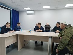 Глава Александрово-Гайского района провел прием по личным вопросам