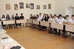 Молодежь Александрово-Гайского района обсудила перспективы развития с представителями власти
