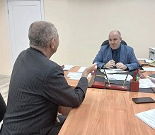 Благоустройство, экология и дороги стали главными темами  приема граждан в Александровом Гае