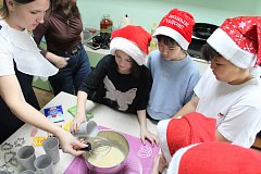 Юные александровогайцы отпраздновали День рождения Деда Мороза 