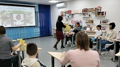 Теплая встреча в Александров Гае: в библиотеке прошёл конкурс «Супер-мамы, супер-дети»