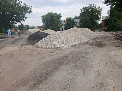Долгожданный асфальт: в Александровом Гае начались работы по благоустройству территории Центра детского творчества