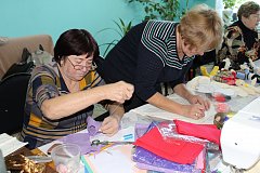 В Александрово-Гайском Центре социального обслуживания готовят новогодние подарки для детей военнослужащих 