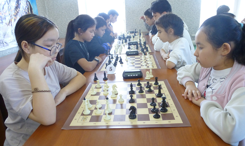 В Ал-Гае прошло командное первенство по молниеносным шахматам