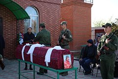 В Александров Гае прозвучали прощальные орудийные залпы