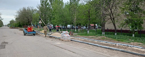 В Александров Гае началось строительство тротуаров