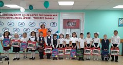 В Александровогайском КЦСОН первоклашек напутствовали в стиле "Модного приговора"