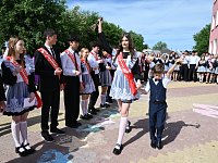 Когда детство улетает в небо: последний звонок в школе № 3 Александров Гая