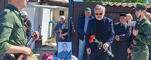 В Александровом Гае простились с гвардии старшим лейтенантом Байжаном Ермукановым