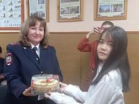 Алгайские школьники поздравили работников полиции с профессиональным праздником