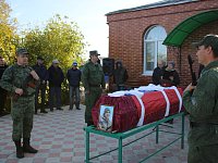 В Александров Гае прозвучали прощальные орудийные залпы