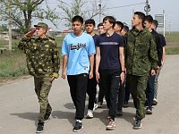 В Александров-Гае в учебных военно-полевых сборах приняли участие 32 школьника