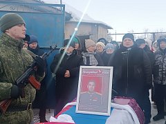 В Александров Гае простились с Денисом Булановым: «Запомните его героем!»