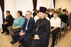 В Александрово-Гайском районе торжественно встретили День Конституции