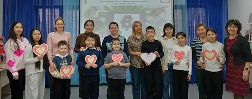 Теплая встреча в Александров Гае: в библиотеке прошёл конкурс «Супер-мамы, супер-дети»