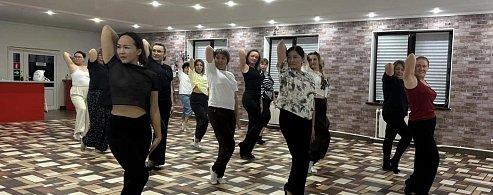 Танцы без возраста: как педагог из Александрова-Гая помогает женщинам обрести крылья