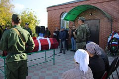 В Александров Гае прозвучали прощальные орудийные залпы