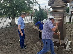 В центре Александров-Гая организованы работы по озеленению территории
