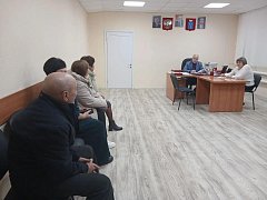Благоустройство, экология и дороги стали главными темами  приема граждан в Александровом Гае