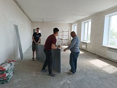 В Александров Гае продолжается ремонт здания будущего Молодёжного центра 