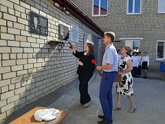 В Александрово-Гайском районе открылась мемориальная доска погибшему в СВО