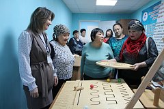 В Александрово-Гайском КЦСОН провели экскурсию для пожилых людей