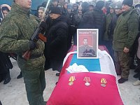 В Александров Гае простились с Денисом Булановым: «Запомните его героем!»