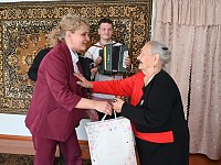 Долгожительницу Александрова Гая поздравили с двойным праздником 