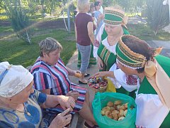 Алгайцы отметили День соседей  