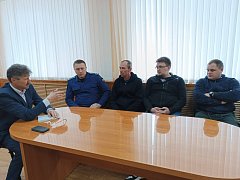 В кабинете главы Александрово-Гайского района – семьи участников СВО и будущие бойцы спецоперации