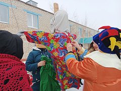 Встреча весны в Александров Гае: улыбки, игры и горы блинов