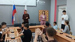 Интеллектуальная битва на черно-белых досках: в школах Александрово-Гайского района определили сильнейших шахматистов