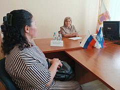 Депутат Галина Ткачёва оценила ход ремонта школы и детсада в Александров Гае