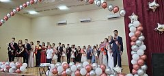 Школьная пора позади: выпускные торжества в Александров Гае