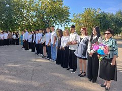 «Школа — это всегда о будущем»: директор Сергей Харьков поздравил учеников с началом учебного года
