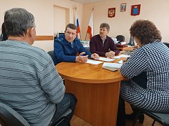 Глава Александрово - Гайского района провёл приём по личным вопросам для семей мобилизованных