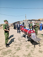 На хуторе Байгужа простились с Айдосом Акбулатовым