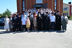 Владыка Феодор разделил радость праздника с александровогайскими православными