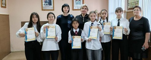 Александровогайские школьники выразили свои права красками в конкурсе рисунков